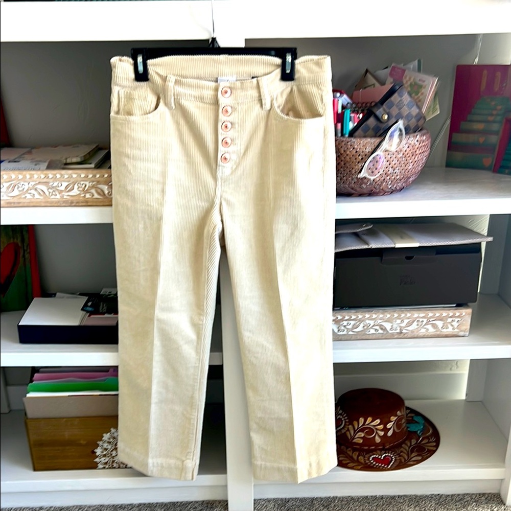Cabi like new Palm Beach Crop #4513 Ivory Corduroy Size 4!!